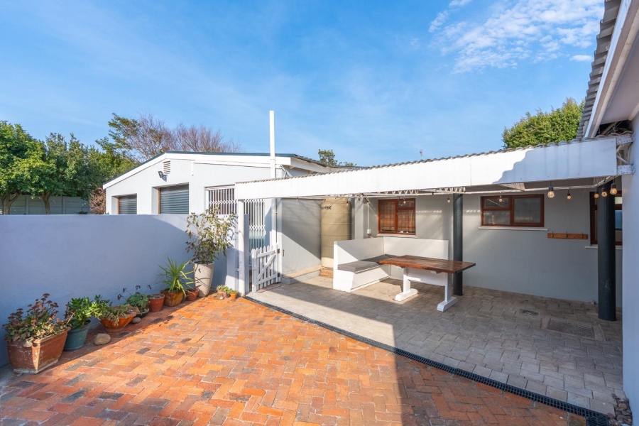 To Let 4 Bedroom Property for Rent in Mowbray Western Cape